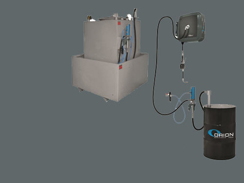 Systeem met vat / tank, slanghaspel en verdeelpistool Systeem met vat / tank, slanghaspel en verdeelpistool